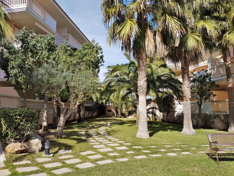 Bajo de 3 dormitorios en venta a metros de la playa de Javea