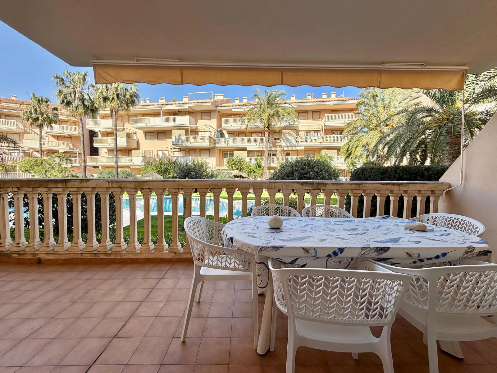 Bajo de 3 dormitorios en venta a metros de la playa de Javea