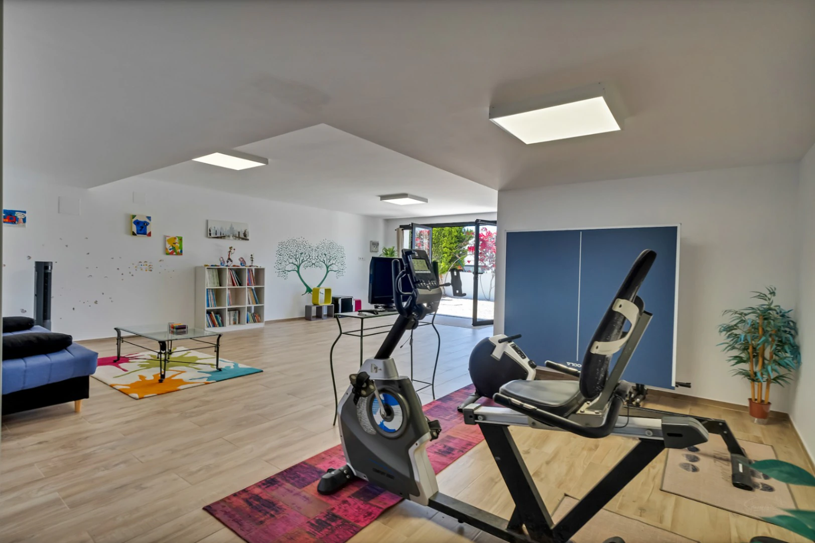 Exclusiva villa moderna con impresionantes vistas abiertas en una demandada zona de Jávea