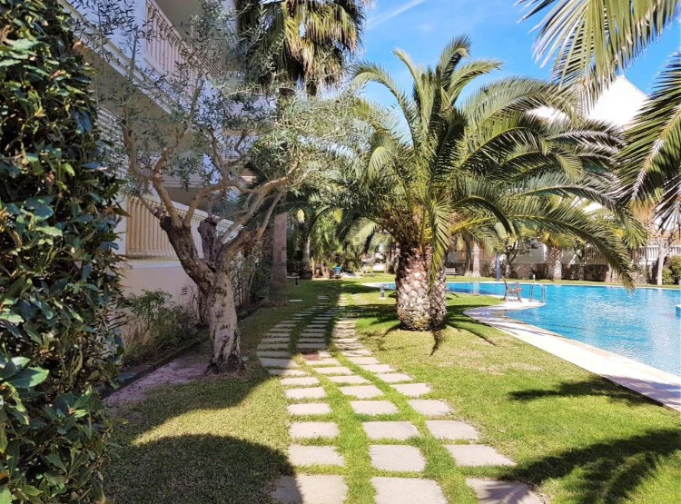 Bajo de 3 dormitorios en venta a metros de la playa de Javea