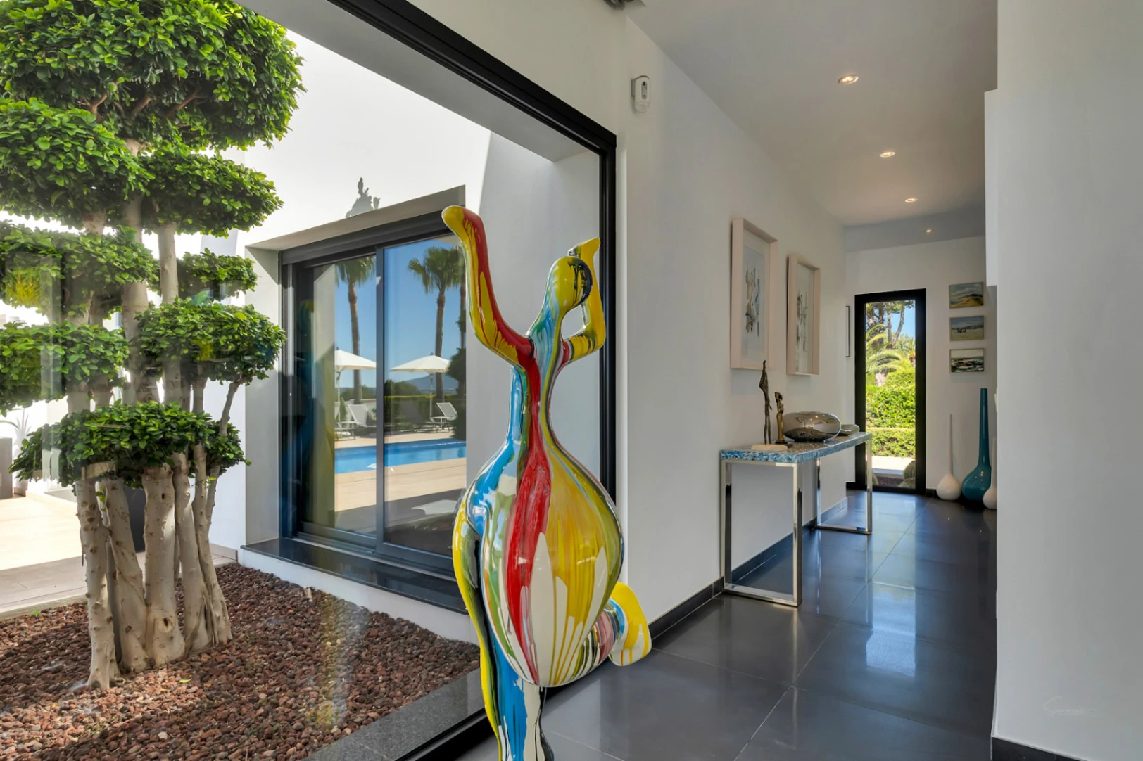 Exclusiva villa moderna con impresionantes vistas abiertas en una demandada zona de Jávea