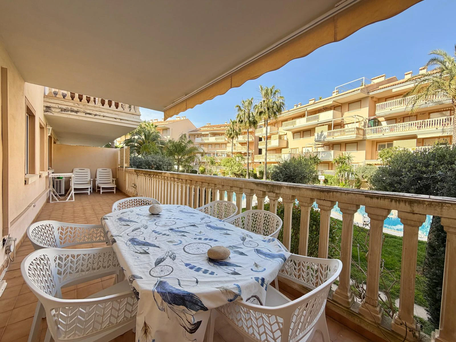 Bajo de 3 dormitorios en venta a metros de la playa de Javea