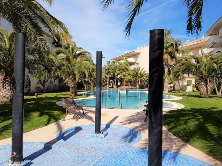 Bajo de 3 dormitorios en venta a metros de la playa de Javea