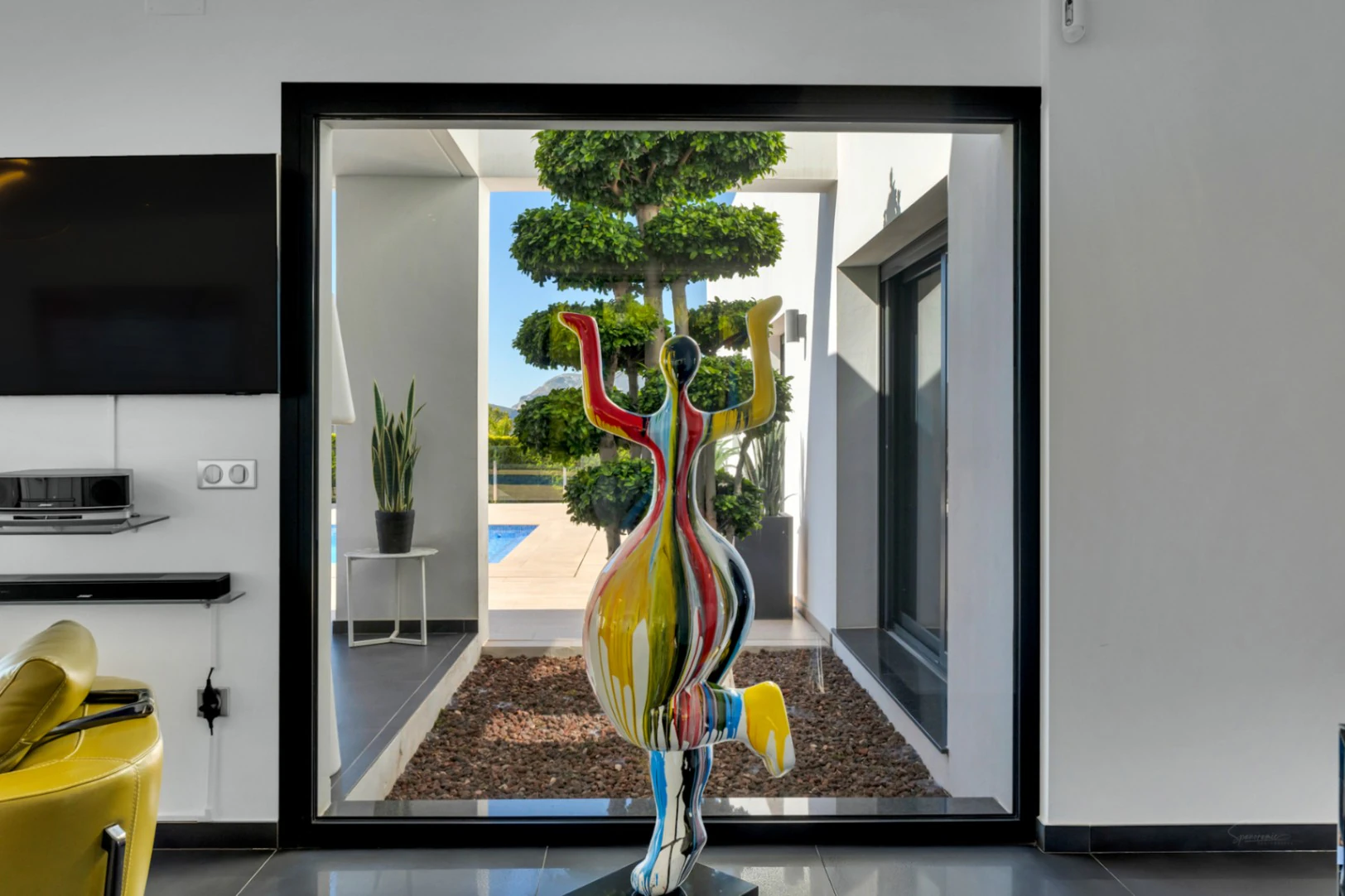 Exclusiva villa moderna con impresionantes vistas abiertas en una demandada zona de Jávea