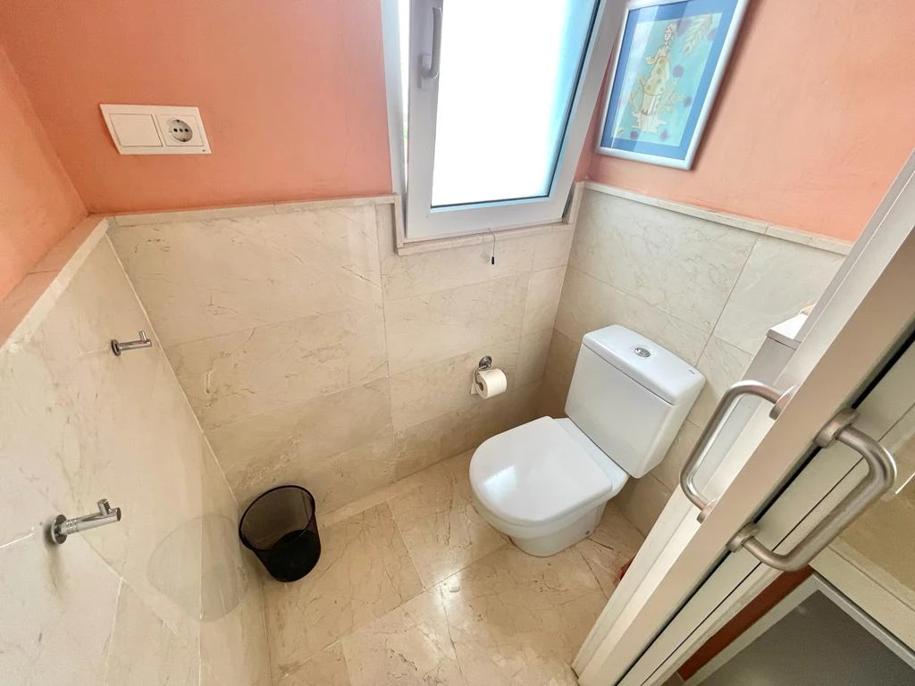 Piso de 1 dormitorio con vistas al mar en primera linea en venta en Javea
