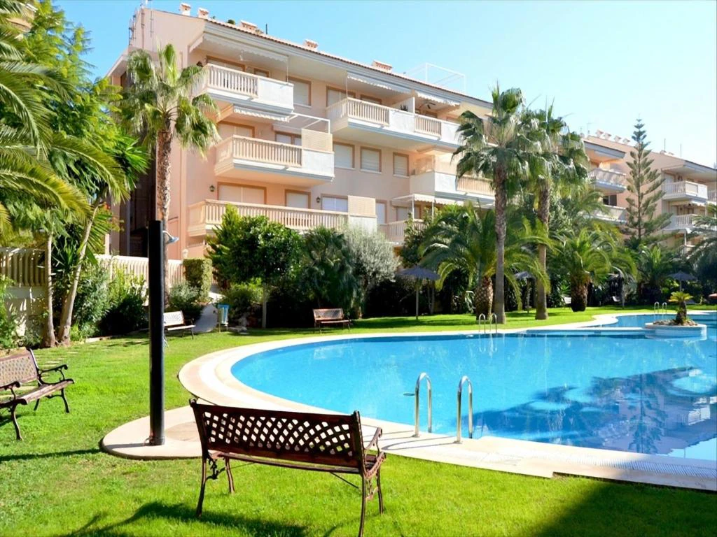 Bajo de 3 dormitorios en venta a metros de la playa de Javea