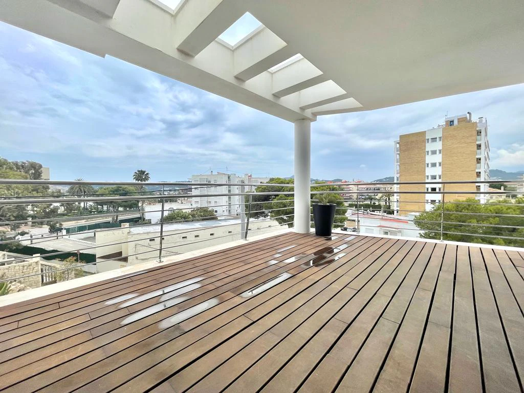 Piso de 1 dormitorio con vistas al mar en primera linea en venta en Javea