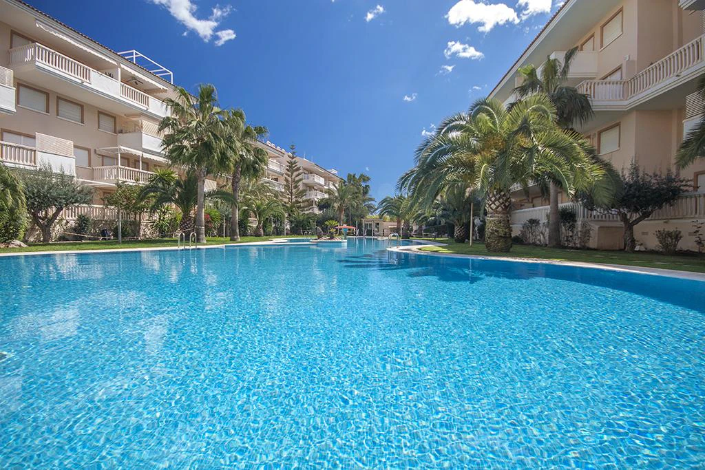 Bajo de 3 dormitorios en venta a metros de la playa de Javea