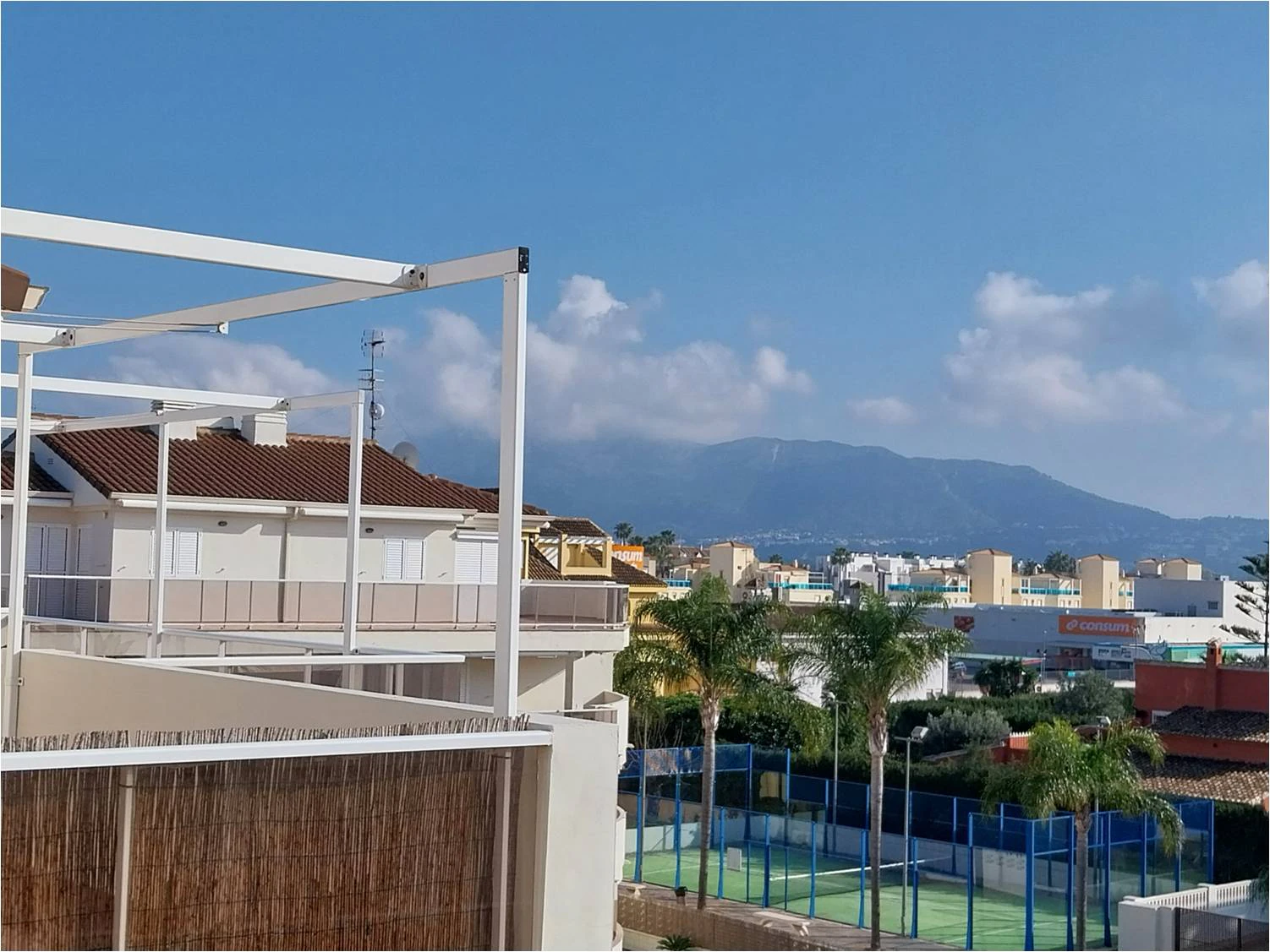 Exclusivo ático en venta en primera línea de playa en Las Marinas, Dénia