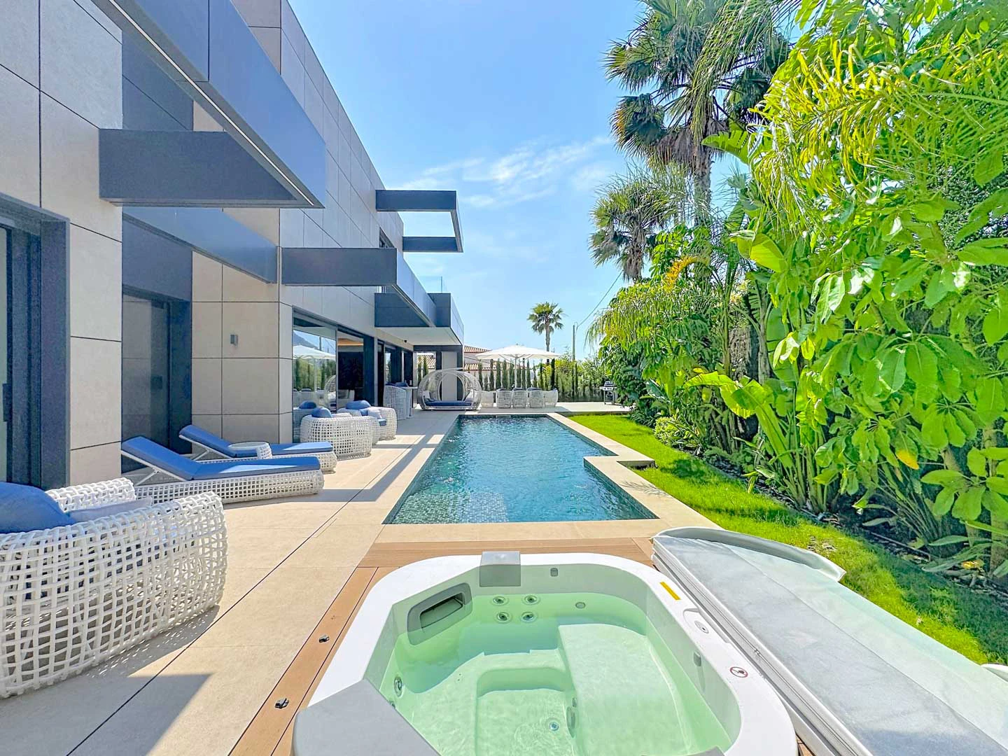 Exclusiva Villa de Diseño con Vistas Panorámicas al Mar en Calpe