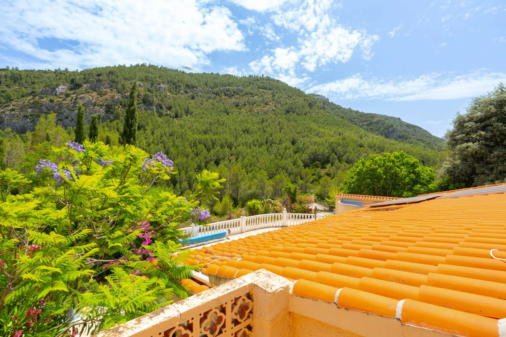 Encantadora villa rural con dos residencias independientes y vistas panorámicas en Castell de Castells