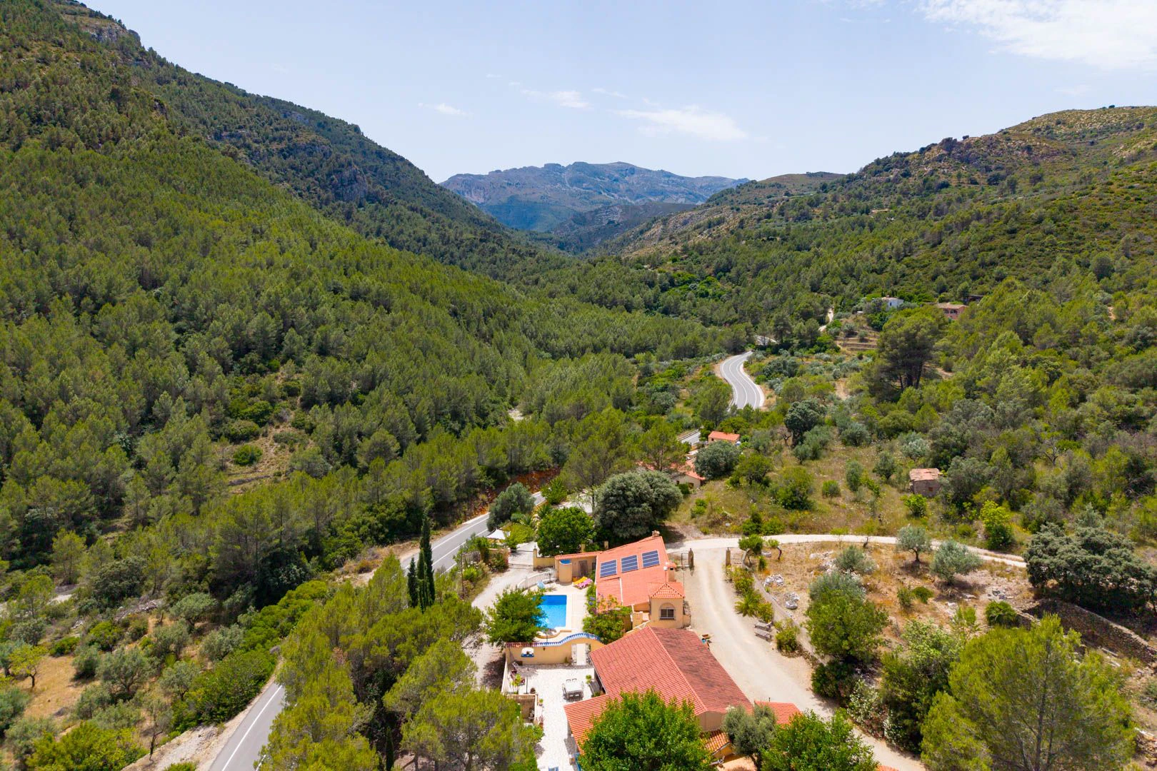 Encantadora villa rural con dos residencias independientes y vistas panorámicas en Castell de Castells