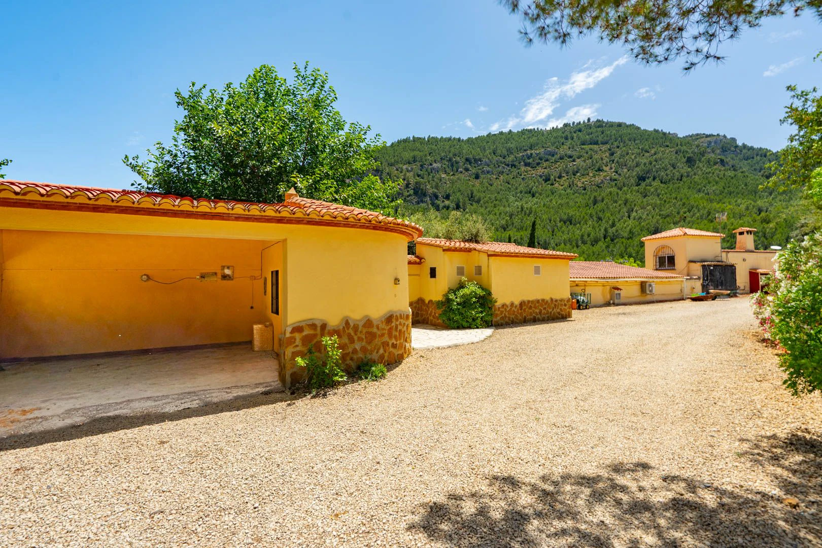 Encantadora villa rural con dos residencias independientes y vistas panorámicas en Castell de Castells