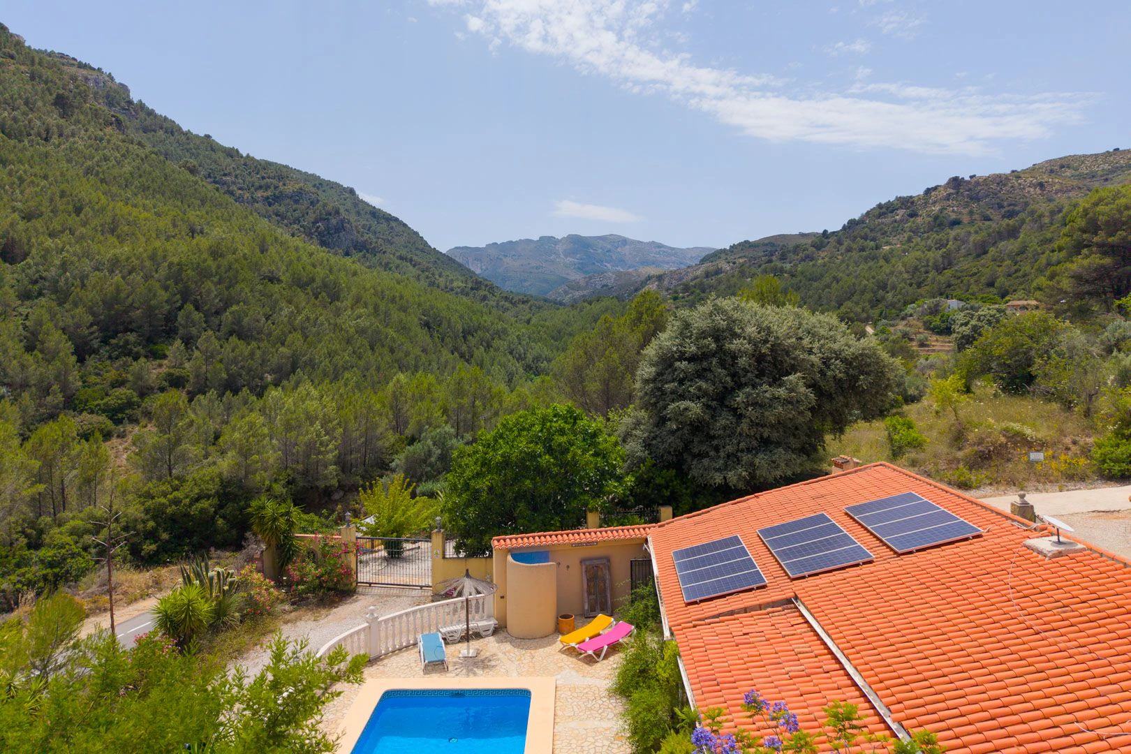 Encantadora villa rural con dos residencias independientes y vistas panorámicas en Castell de Castells