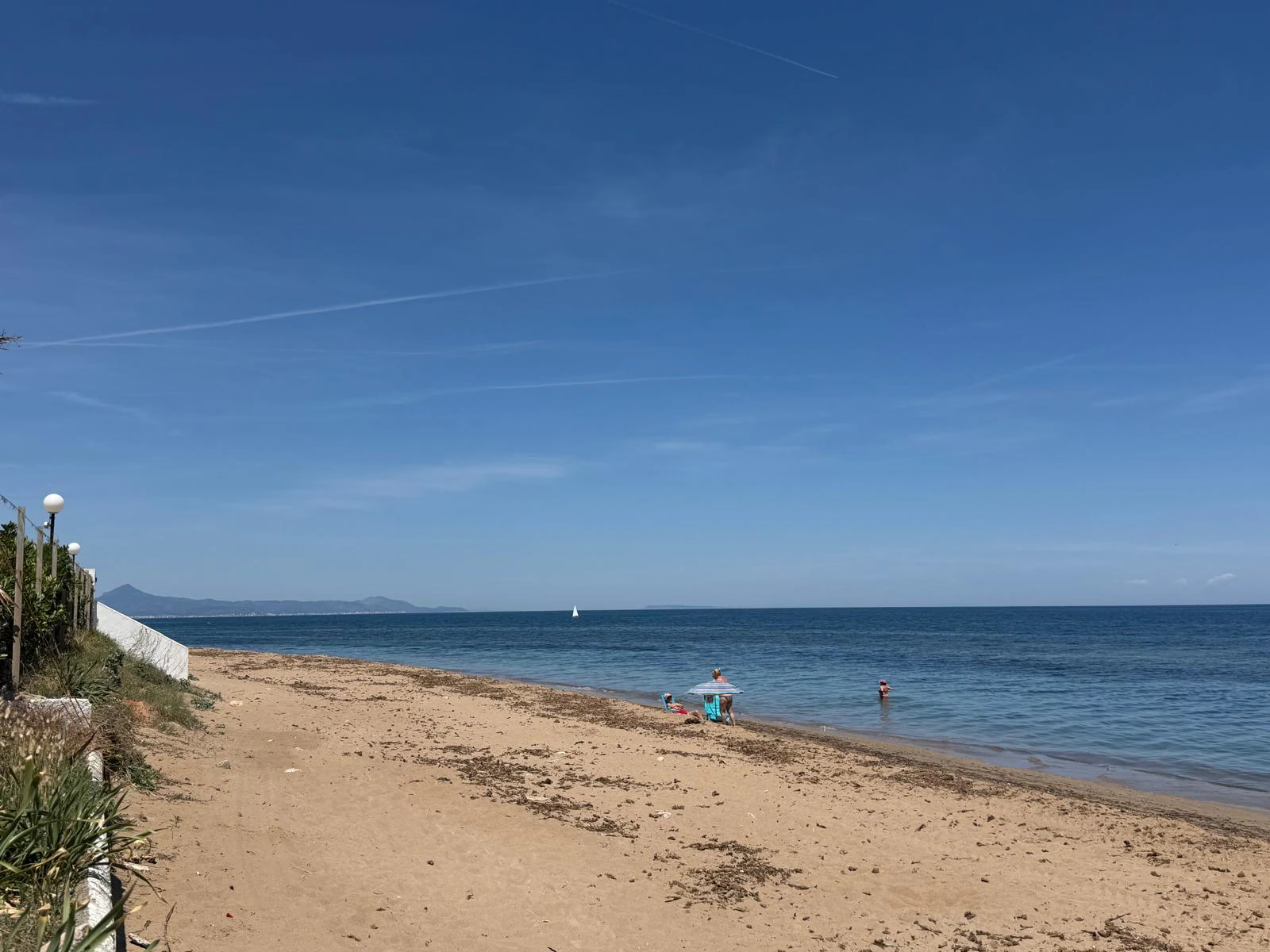 Exclusivo ático en venta en primera línea de playa en Las Marinas, Dénia