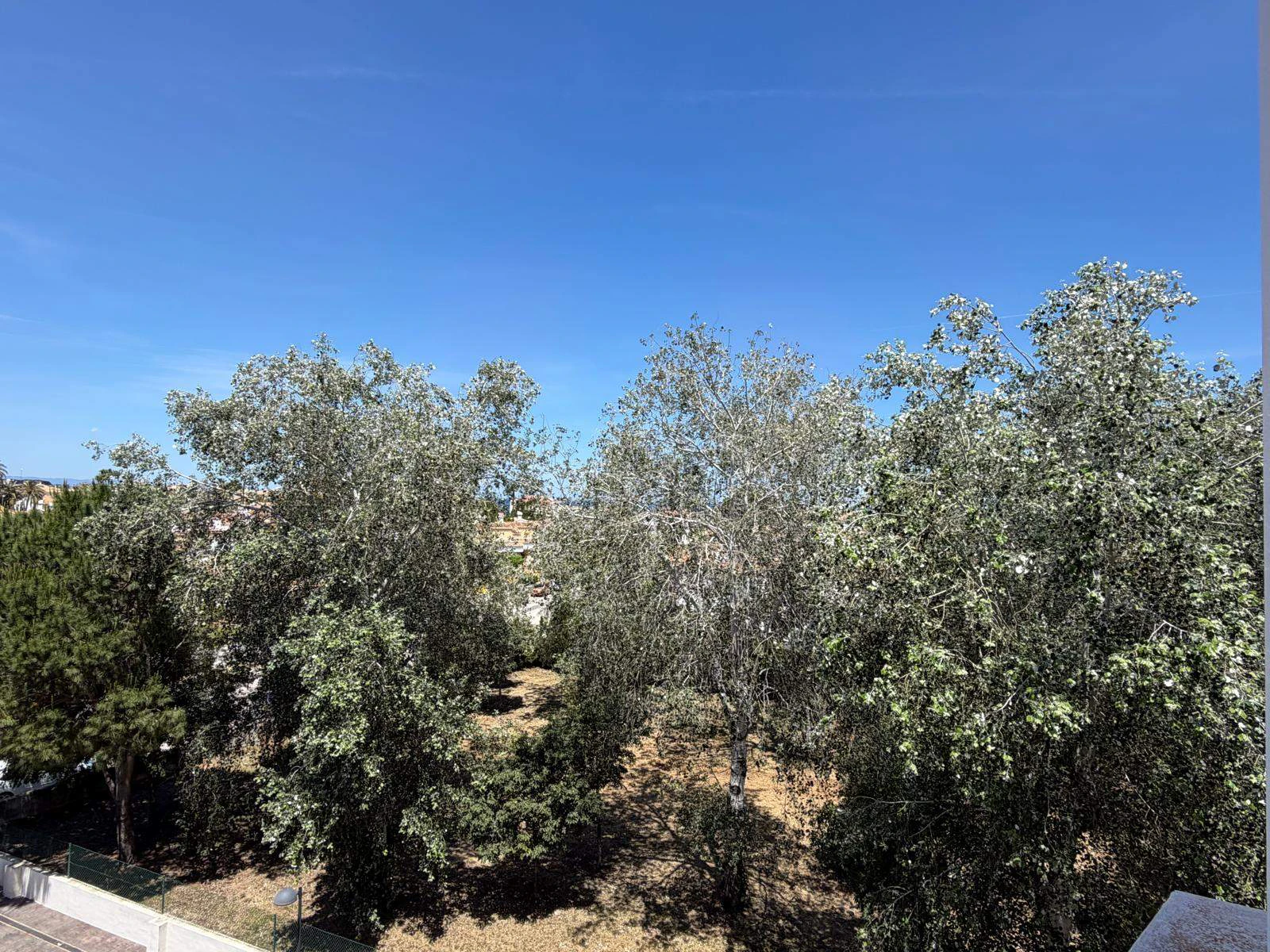 Exclusivo ático en venta en primera línea de playa en Las Marinas, Dénia