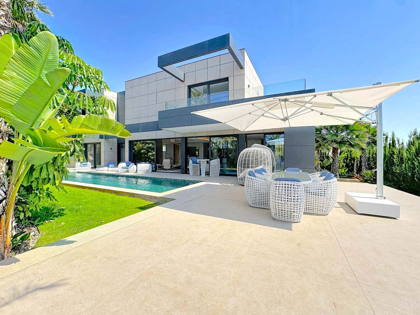 AR56495 - Exclusiva Villa de Diseño con Vistas Panorámicas al Mar en Calpe