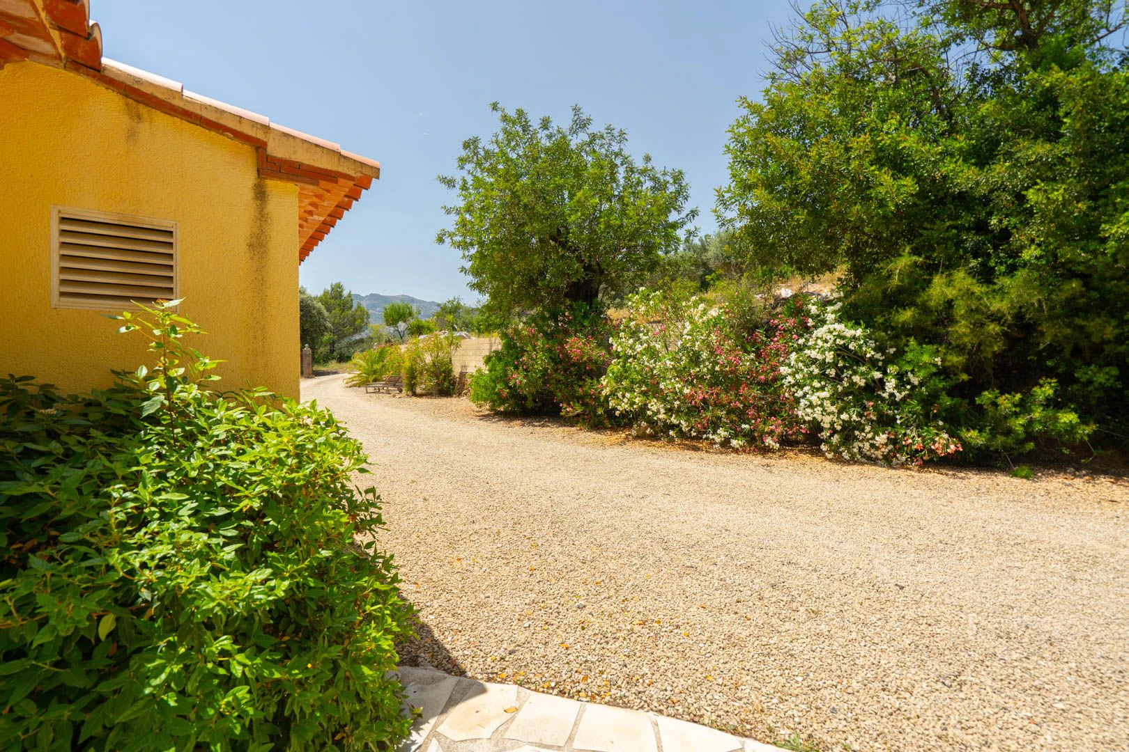 Encantadora villa rural con dos residencias independientes y vistas panorámicas en Castell de Castells