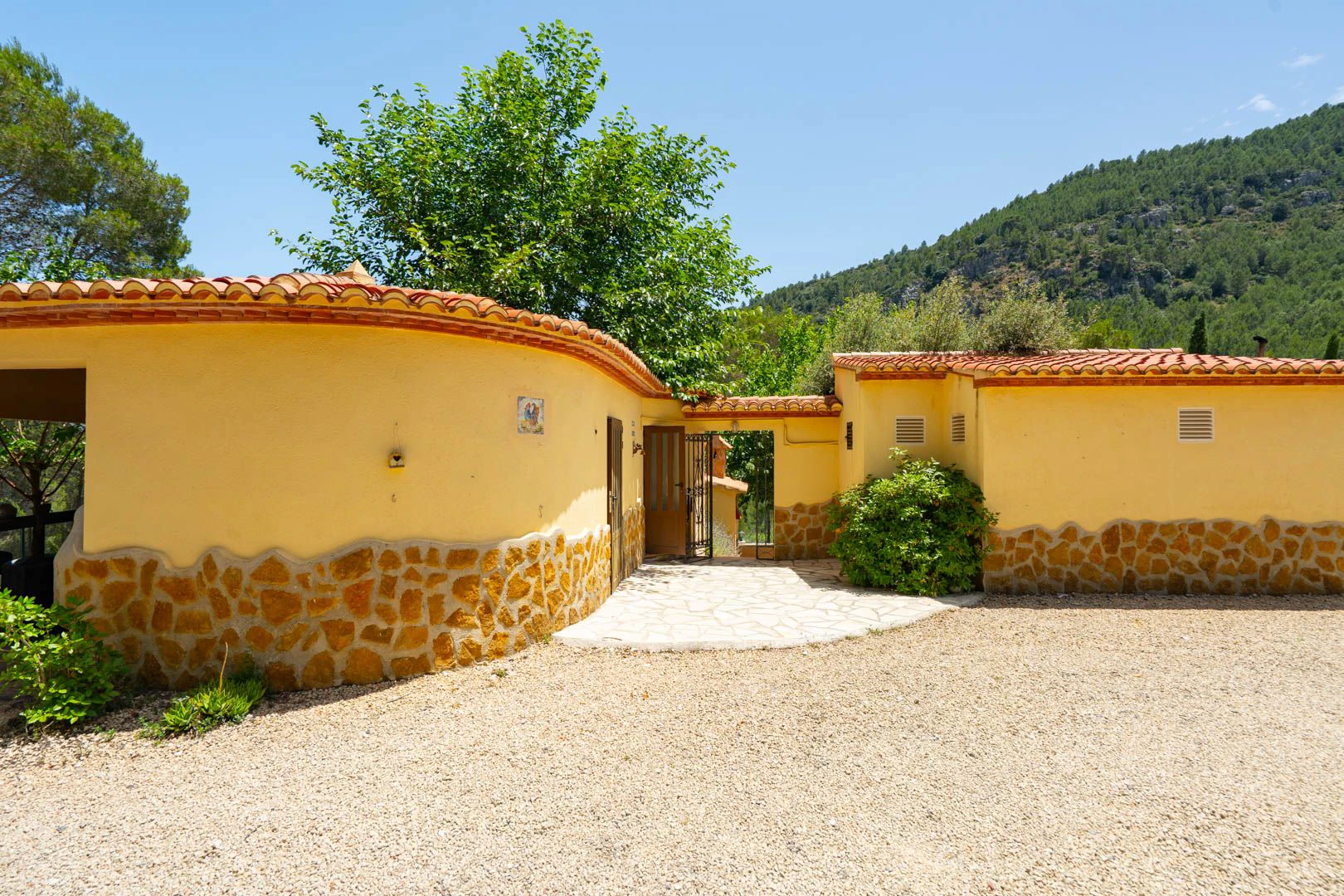 Encantadora villa rural con dos residencias independientes y vistas panorámicas en Castell de Castells