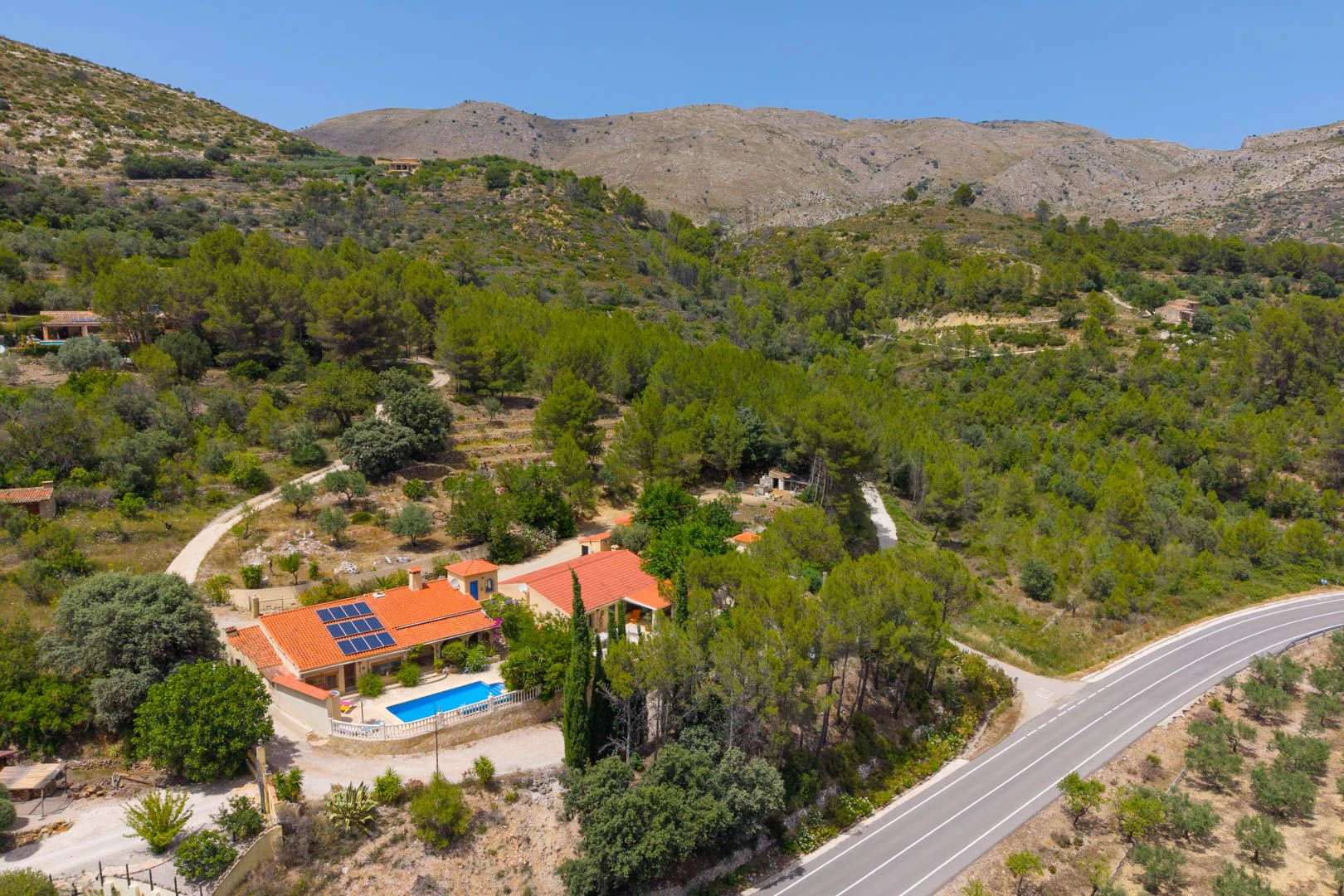 Encantadora villa rural con dos residencias independientes y vistas panorámicas en Castell de Castells