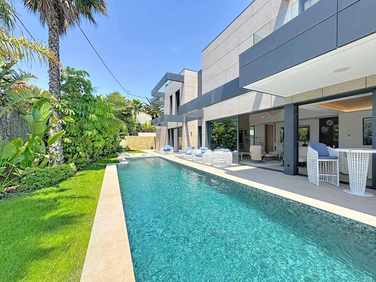 Exclusiva Villa de Diseño con Vistas Panorámicas al Mar en Calpe