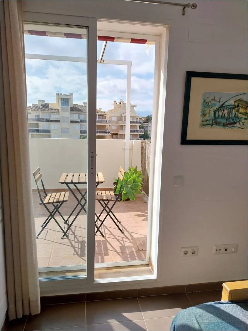 Exclusivo ático en venta en primera línea de playa en Las Marinas, Dénia