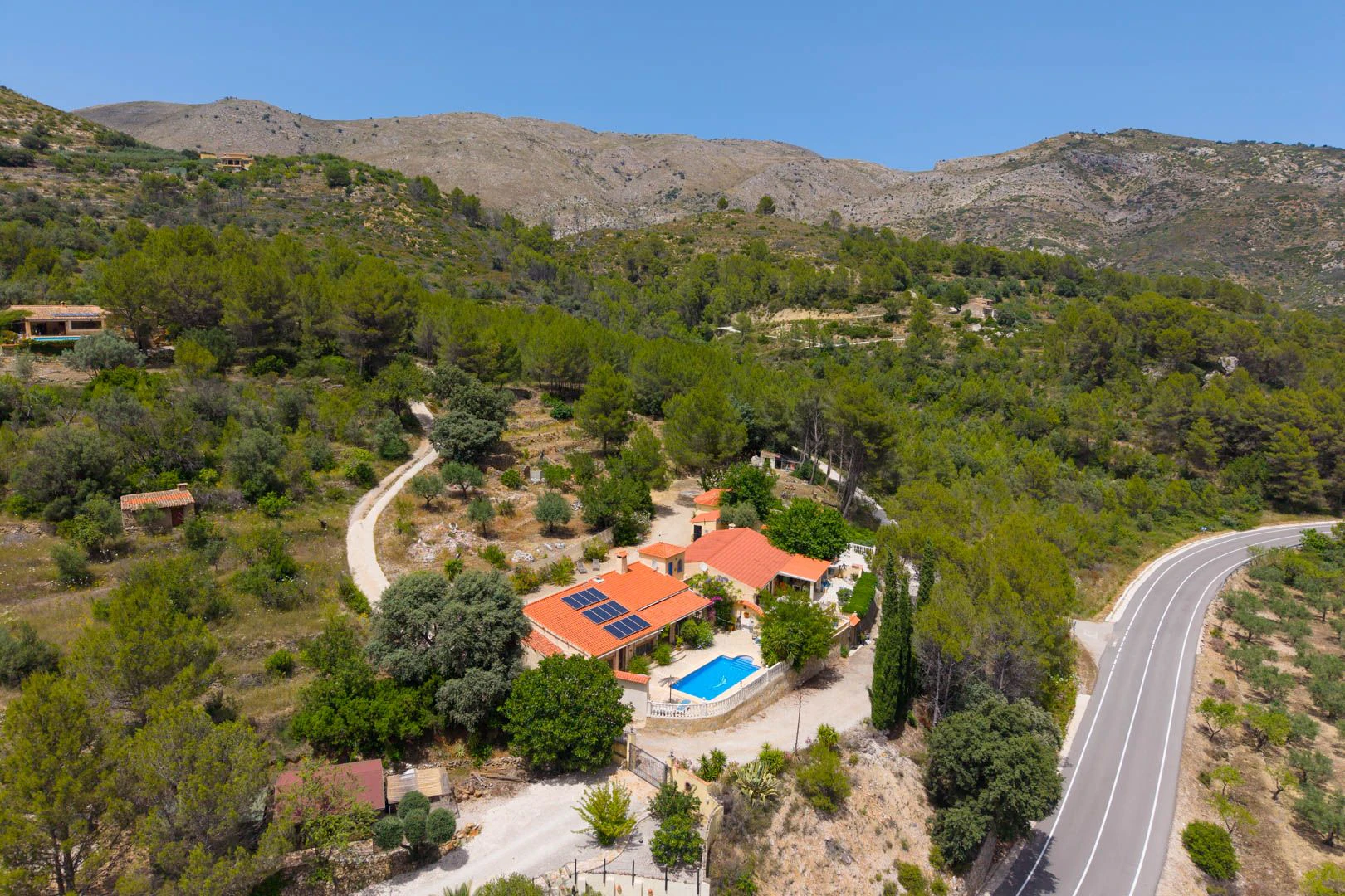 Encantadora villa rural con dos residencias independientes y vistas panorámicas en Castell de Castells
