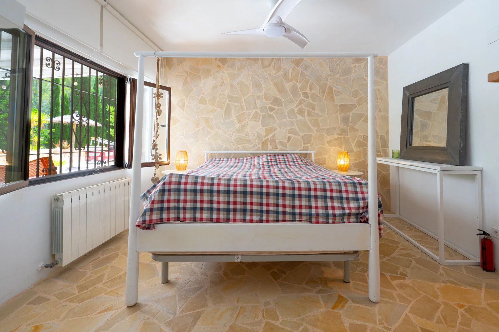 Encantadora villa rural con dos residencias independientes y vistas panorámicas en Castell de Castells