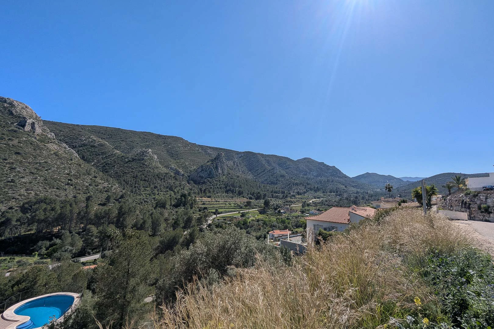 Exclusiva Villa Moderna con Piscina y Espectaculares Vistas Panorámicas en Pedreguer