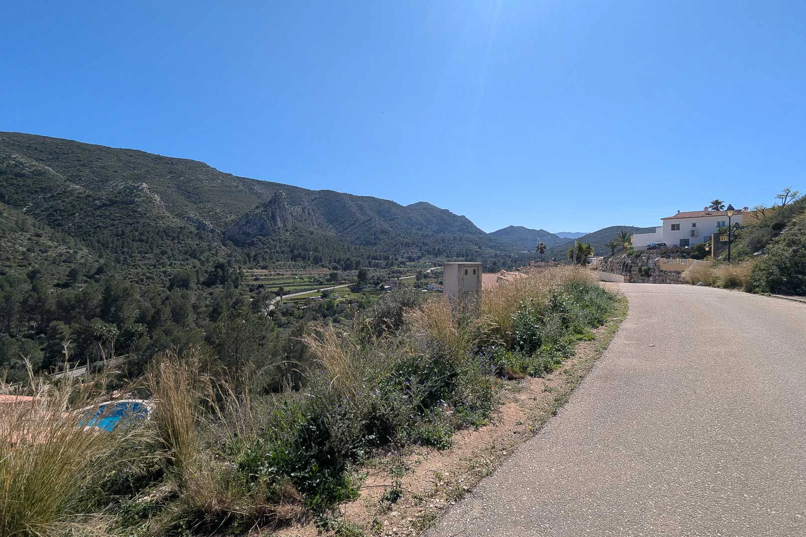 Exclusiva Villa Moderna con Piscina y Espectaculares Vistas Panorámicas en Pedreguer