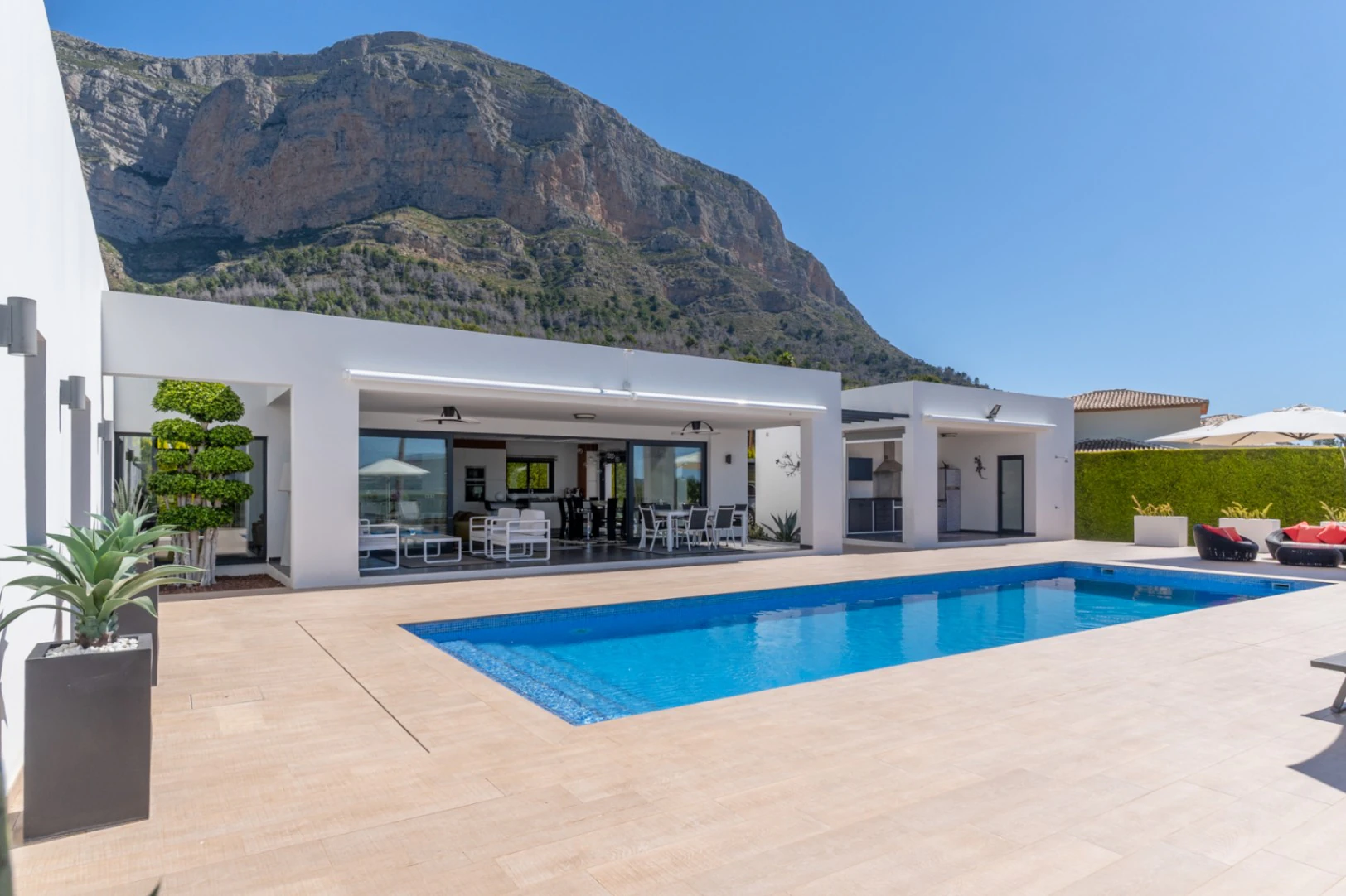 ARC1RYGB9H - Villa moderne exclusive avec des vues dégagées impressionnantes dans un quartier recherché de Jávea.