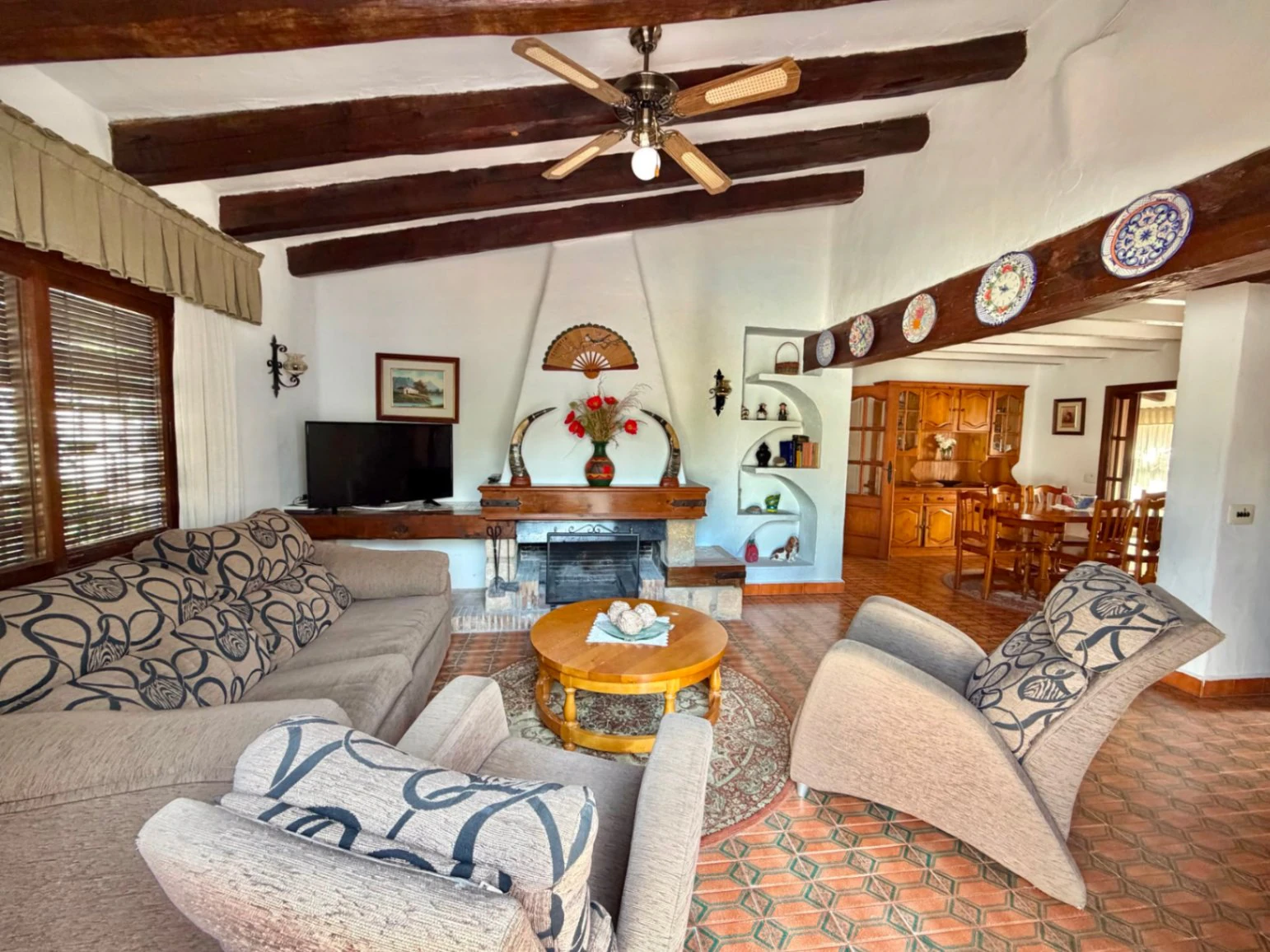 Charmantes traditionelles Chalet zu verkaufen in erster Strandlinie in Denia.