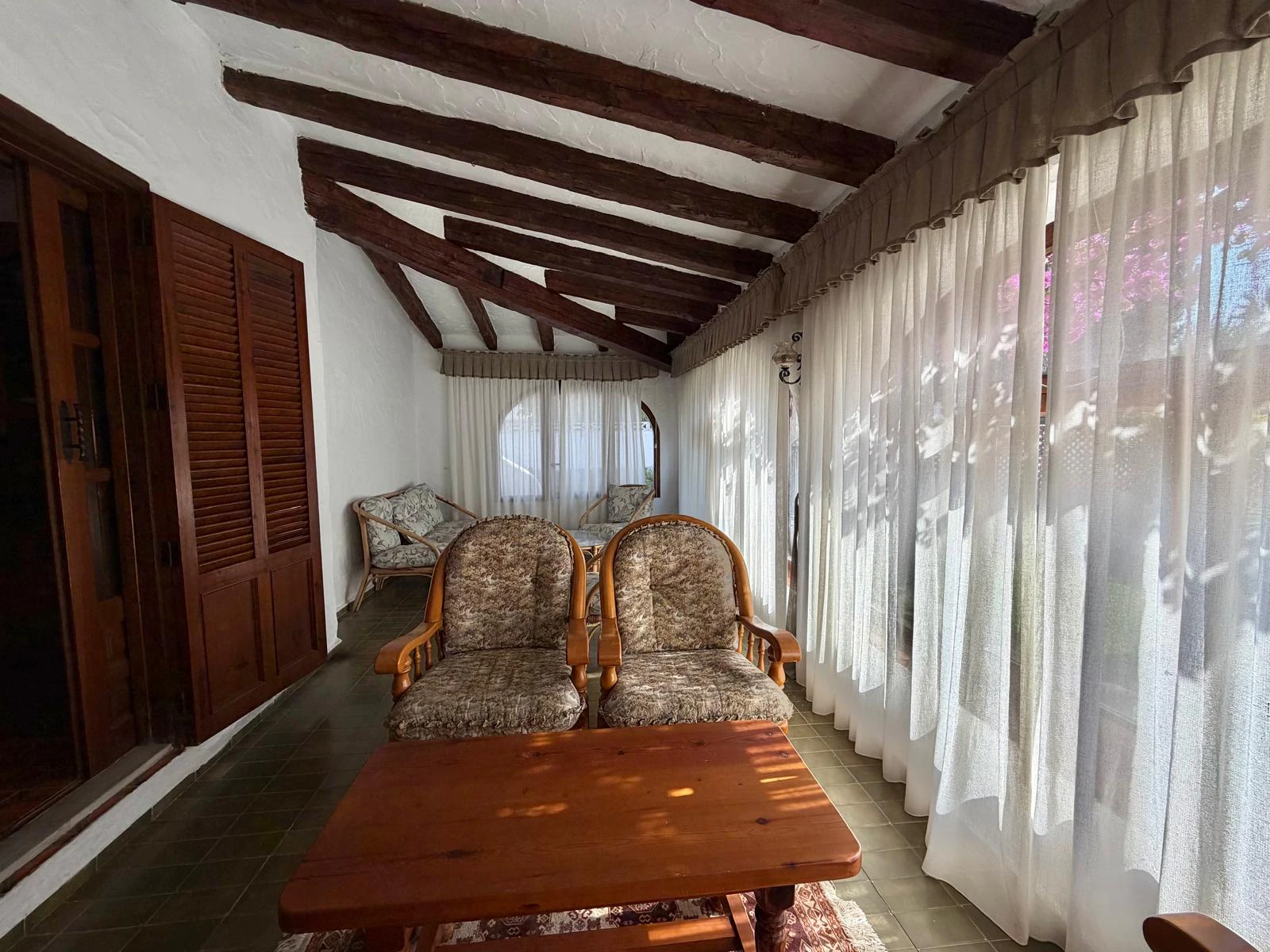 Charmantes traditionelles Chalet zu verkaufen in erster Strandlinie in Denia.