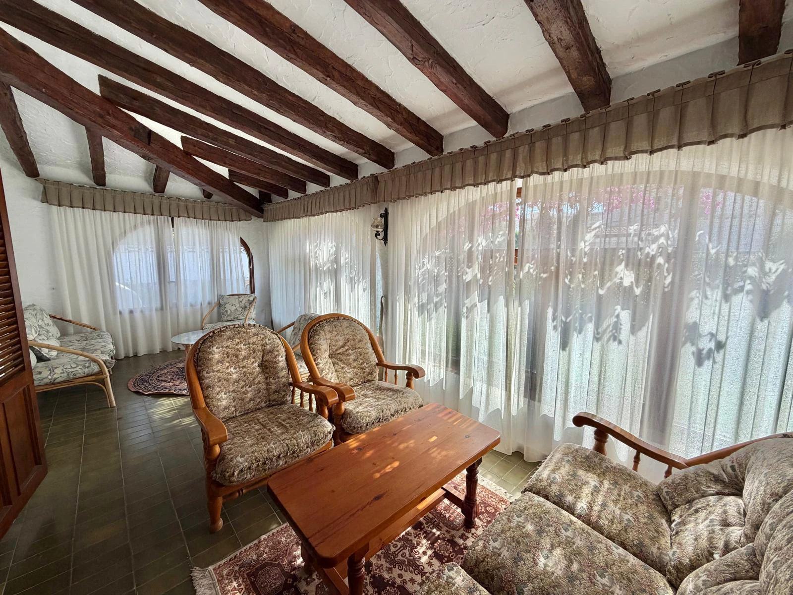 Charmantes traditionelles Chalet zu verkaufen in erster Strandlinie in Denia.