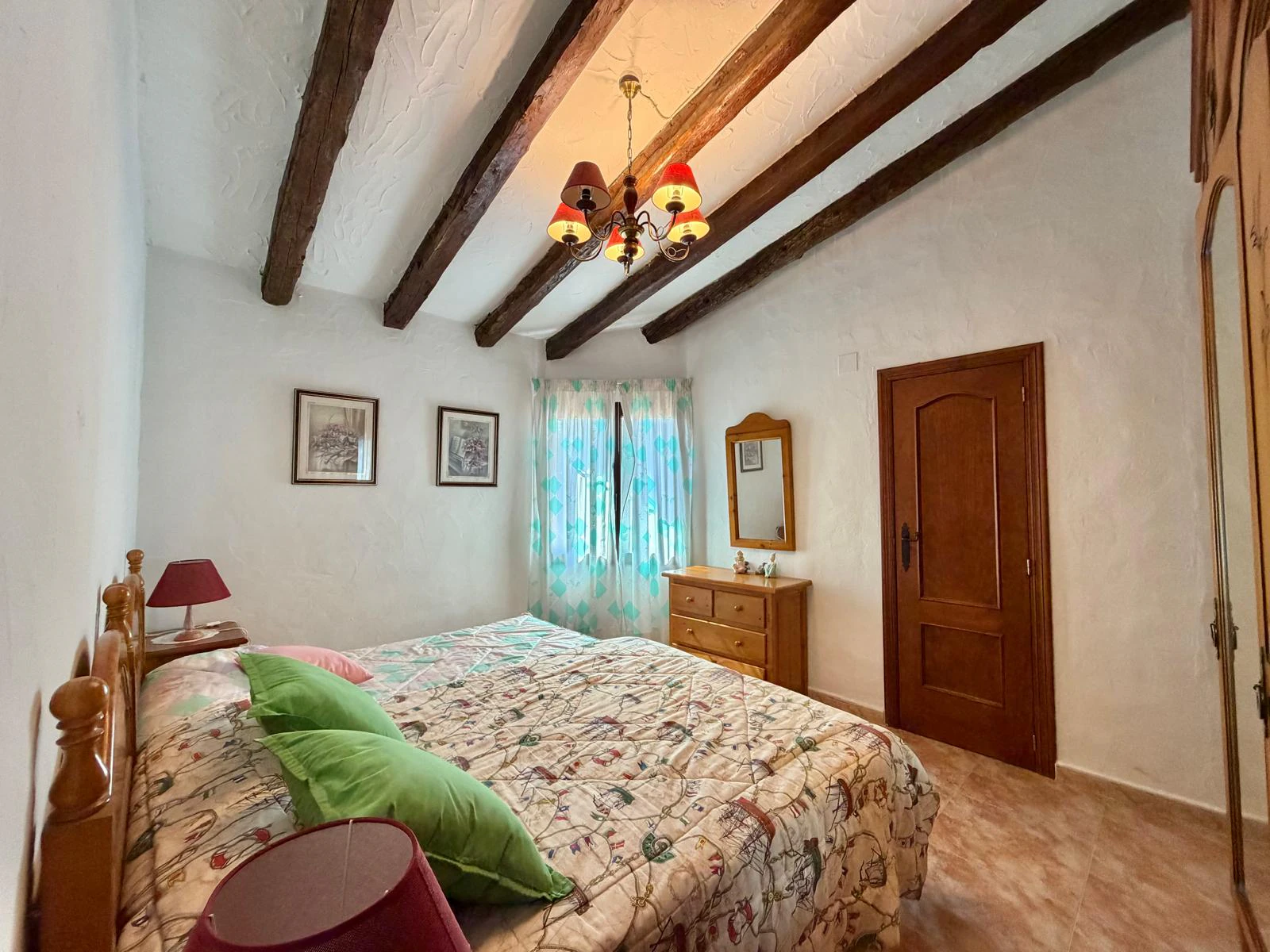 Charmantes traditionelles Chalet zu verkaufen in erster Strandlinie in Denia.
