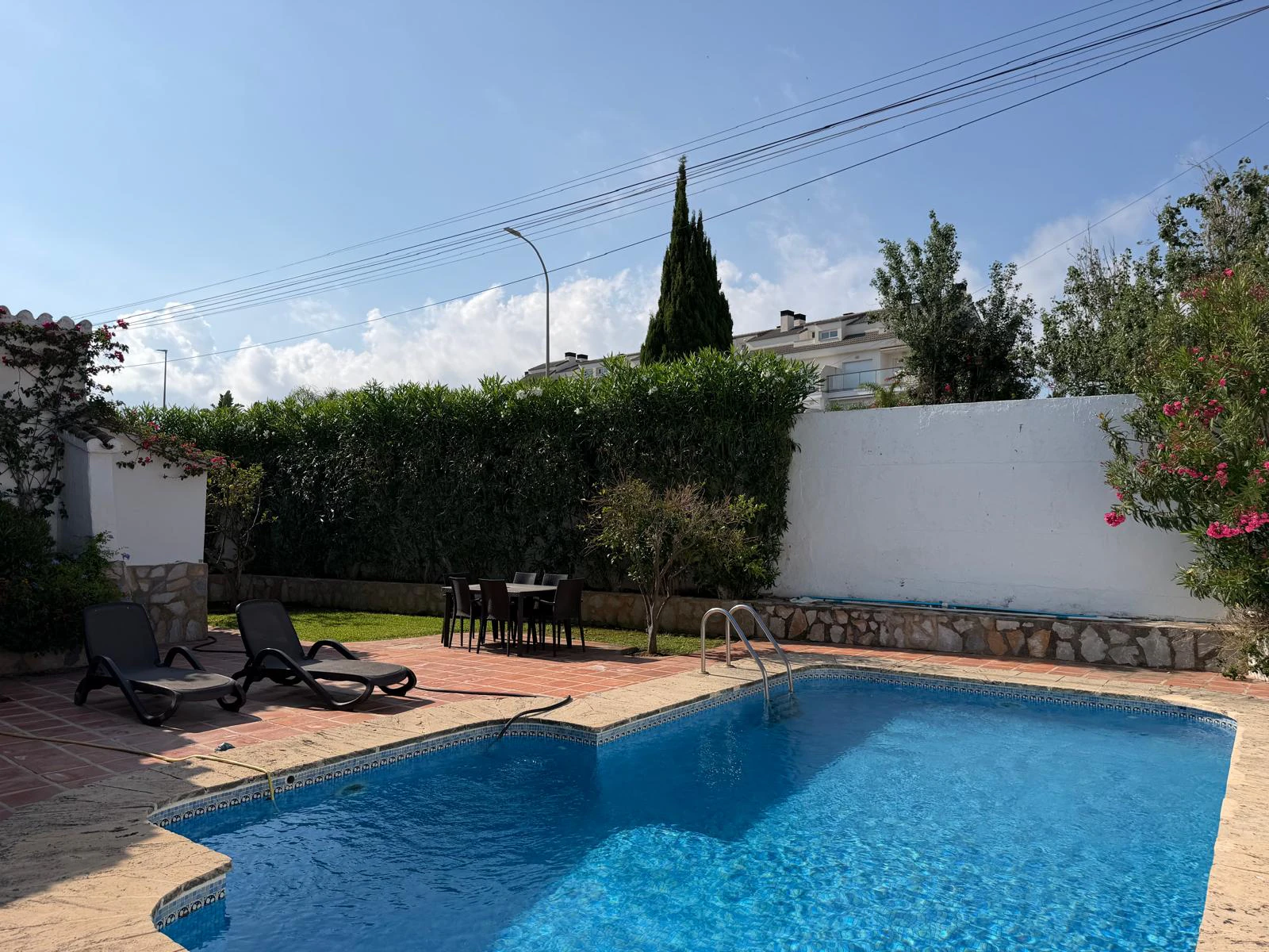 Charmantes traditionelles Chalet zu verkaufen in erster Strandlinie in Denia.