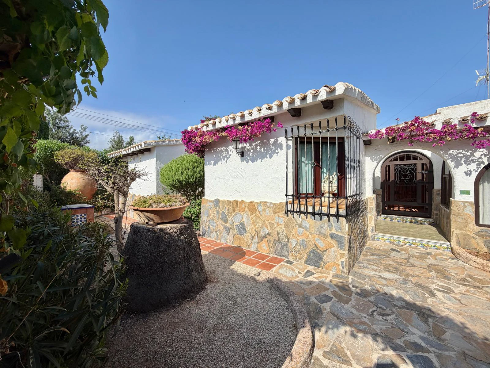 Incantevole chalet in stile tradizionale in vendita in prima linea di spiaggia a Denia