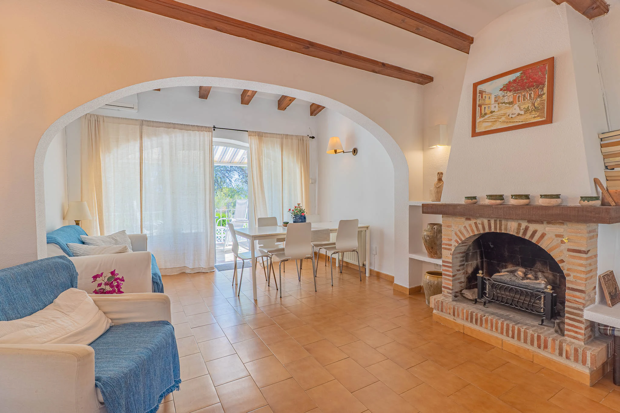 Bungalow de esquina con terrazas soleadas y piscina en una de las mejores zonas de Moraira