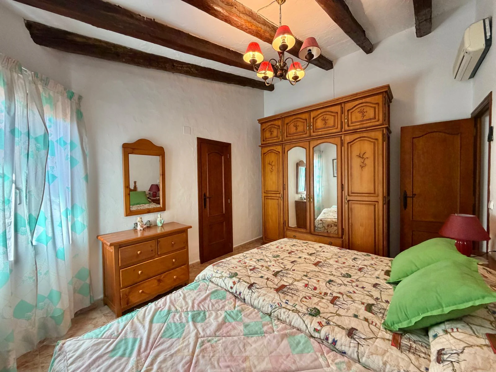 Incantevole chalet in stile tradizionale in vendita in prima linea di spiaggia a Denia
