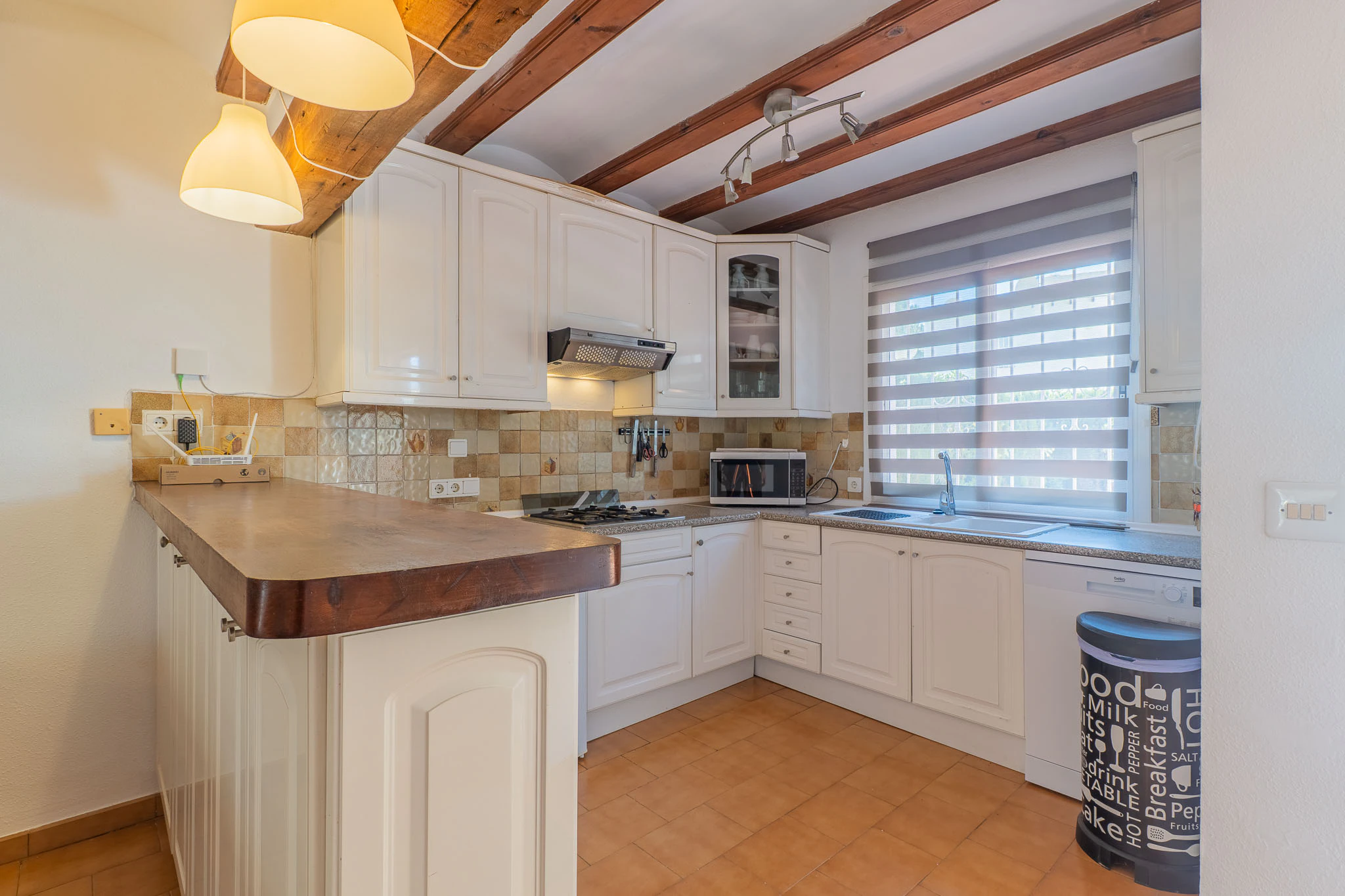 Bungalow de esquina con terrazas soleadas y piscina en una de las mejores zonas de Moraira