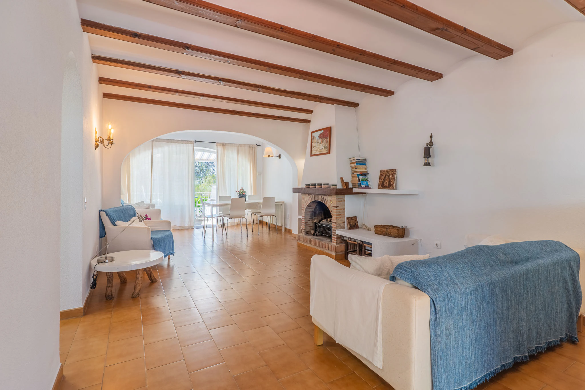 Bungalow de esquina con terrazas soleadas y piscina en una de las mejores zonas de Moraira