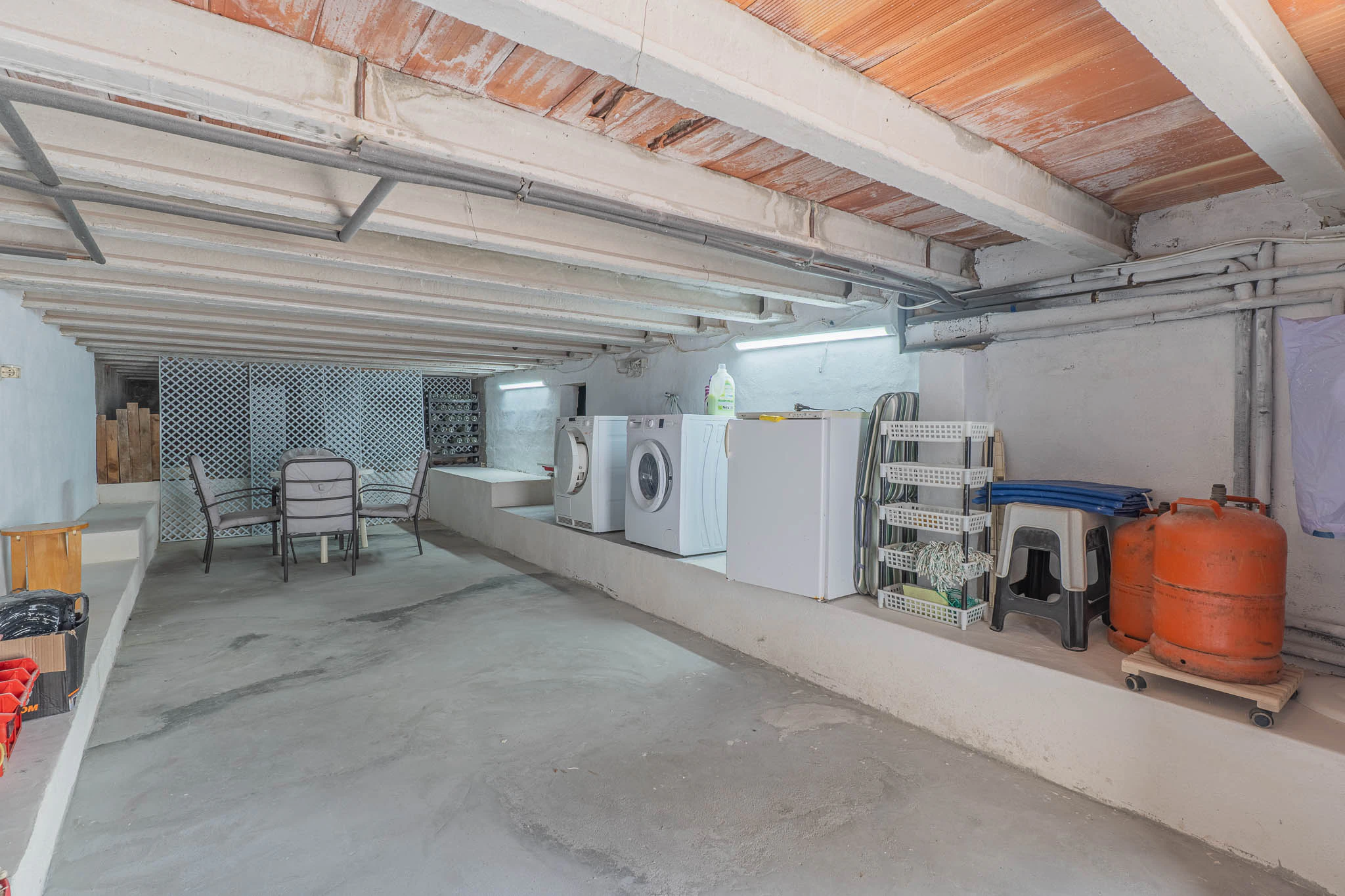 Bungalow de esquina con terrazas soleadas y piscina en una de las mejores zonas de Moraira