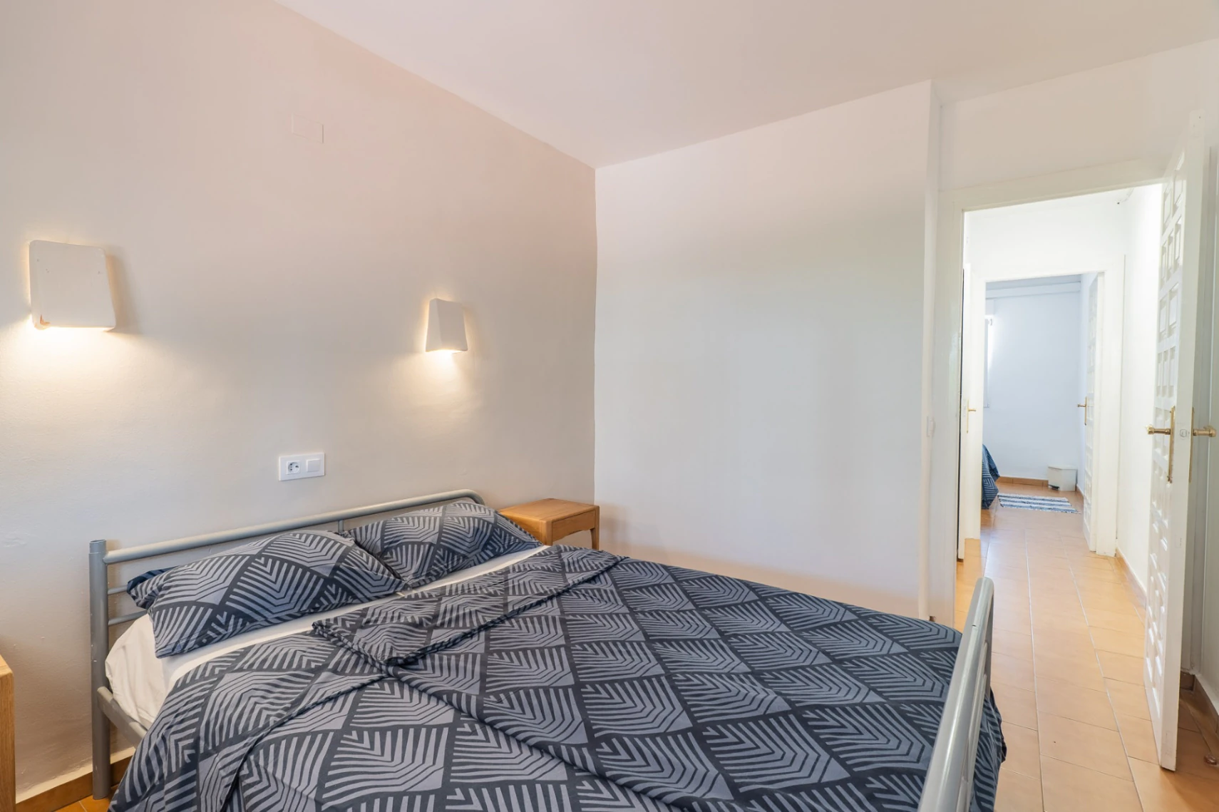Bungalow de esquina con terrazas soleadas y piscina en una de las mejores zonas de Moraira