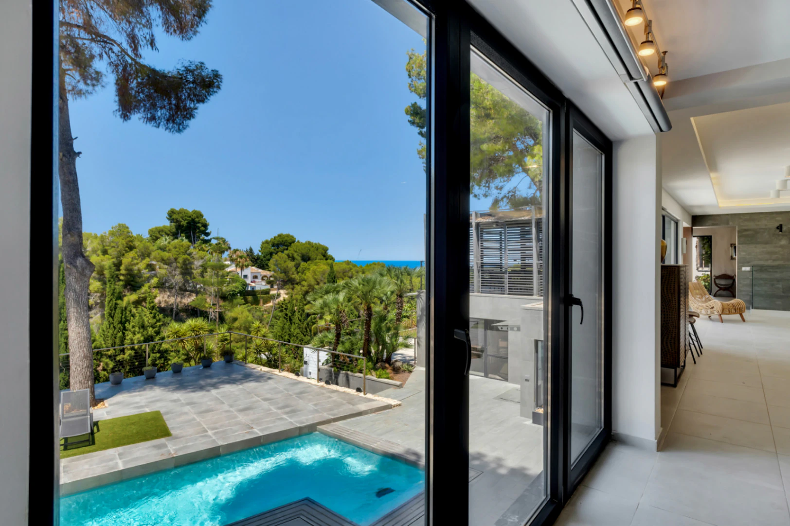 Impresionante villa moderna ubicada en la prestigiosa urbanización ( TOSALET )