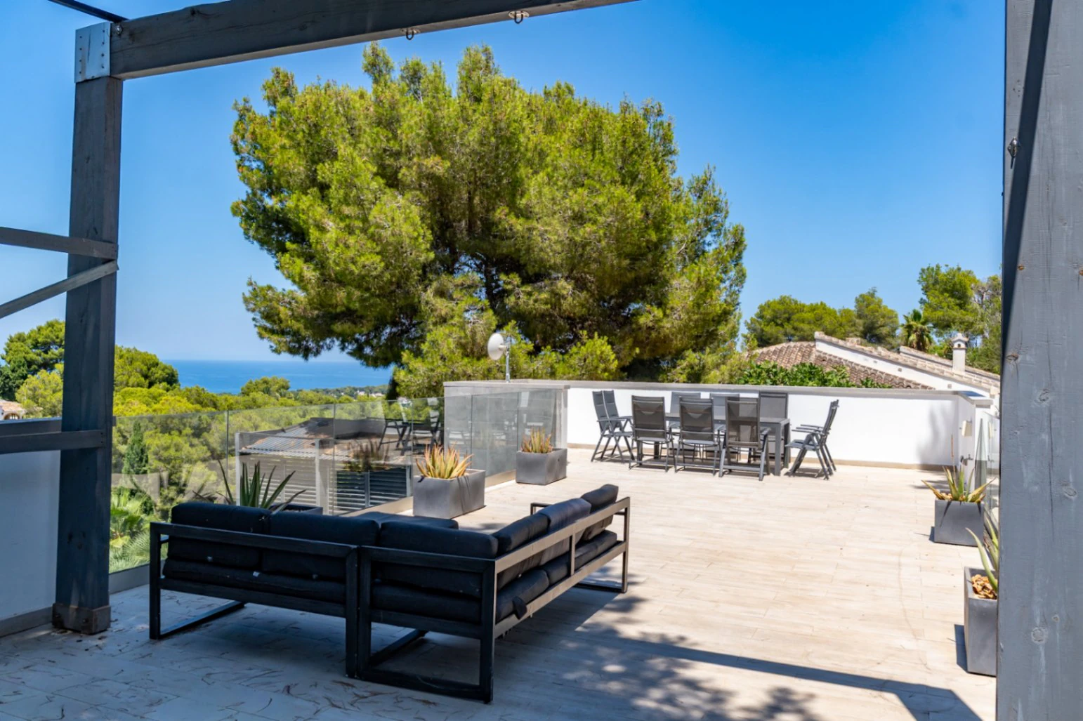 Impresionante villa moderna ubicada en la prestigiosa urbanización ( TOSALET )