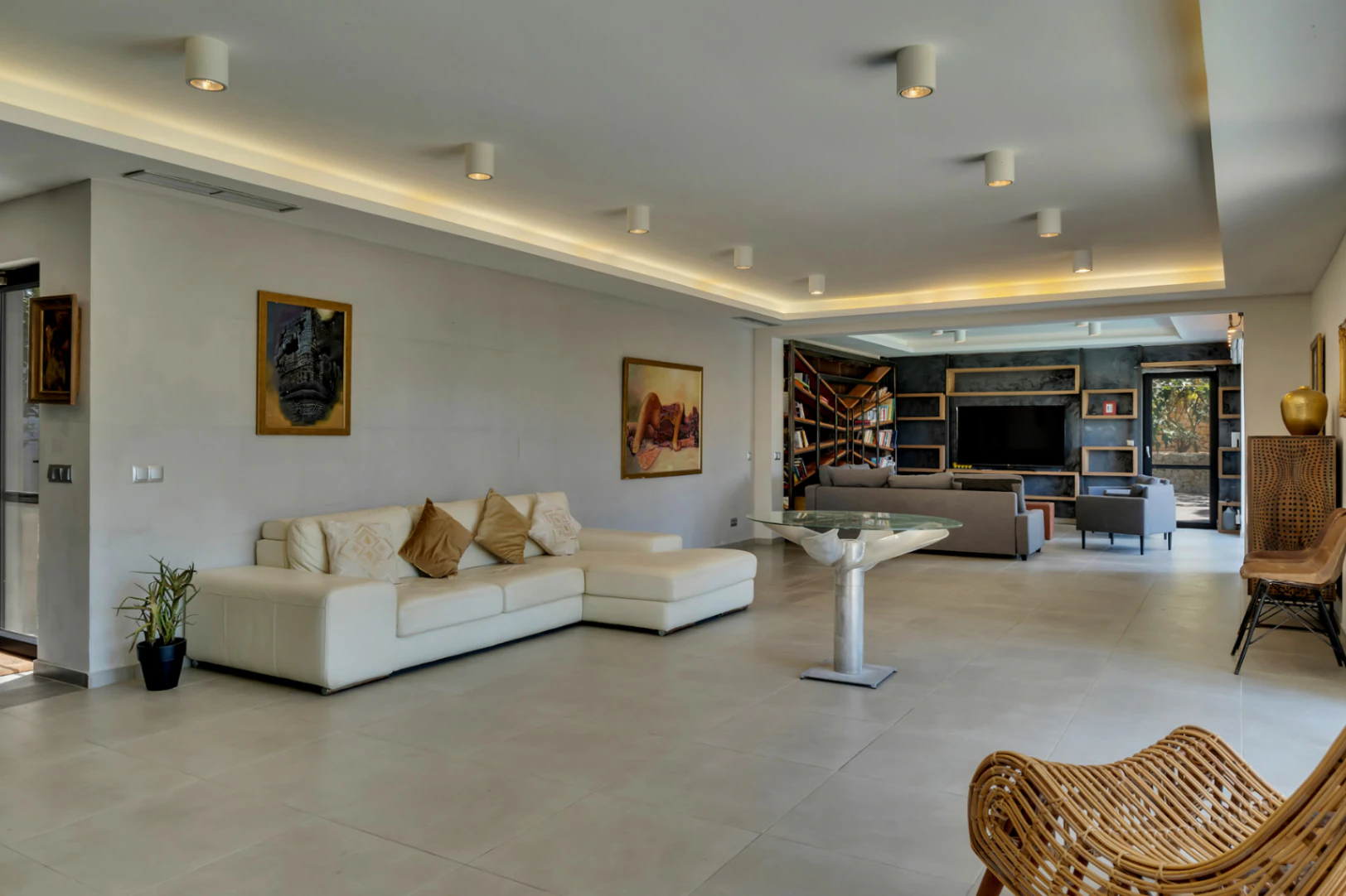 Impresionante villa moderna ubicada en la prestigiosa urbanización ( TOSALET )