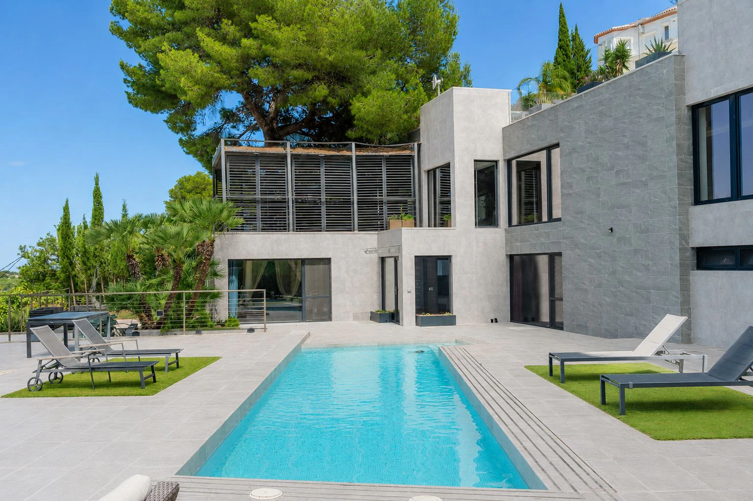 Impresionante villa moderna ubicada en la prestigiosa urbanización ( TOSALET )