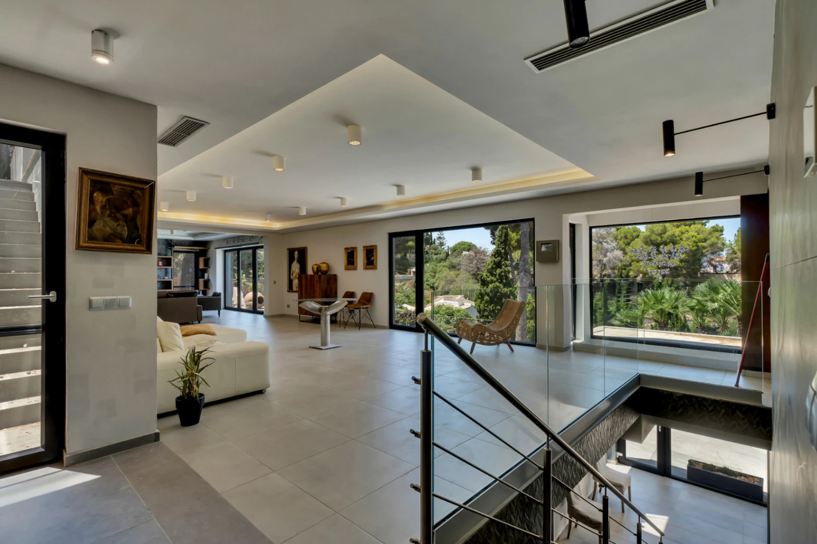 Impresionante villa moderna ubicada en la prestigiosa urbanización ( TOSALET )