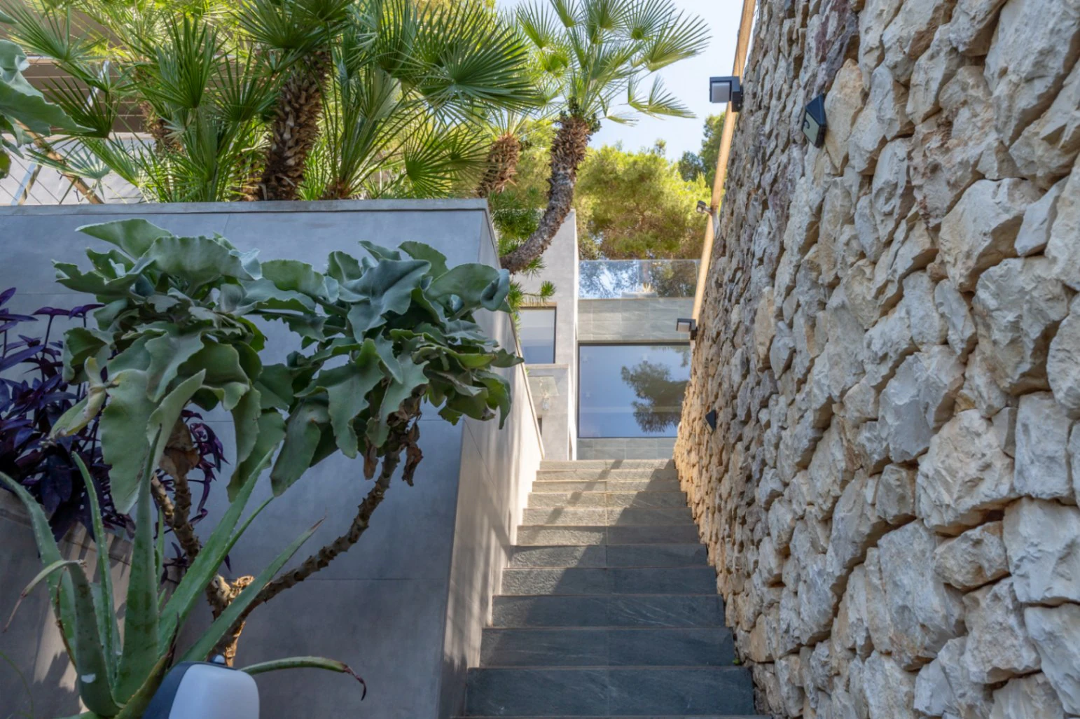 Impresionante villa moderna ubicada en la prestigiosa urbanización ( TOSALET )