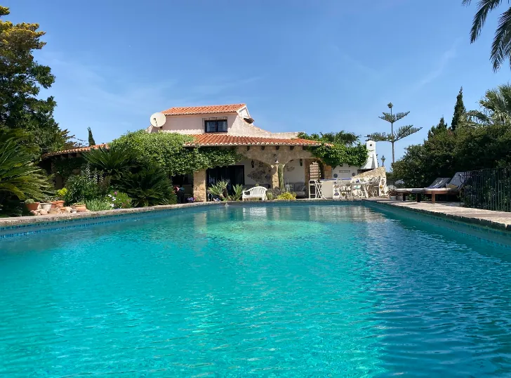 ¿Por qué elegir Villa Mediterránea para su propiedad exclusiva en la Costa Blanca?